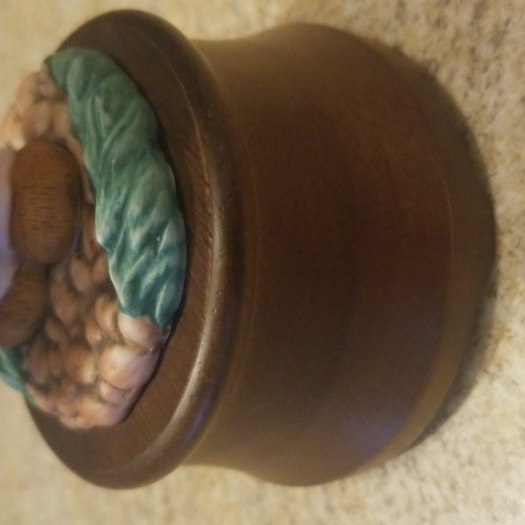 Vintage Lovable Teddies by Michael Hague APRIL Easter bear musical figurine 1986 - Picture 5 of 12